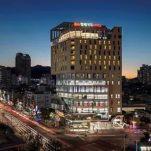 Ibis Ambassador Centre Hotel