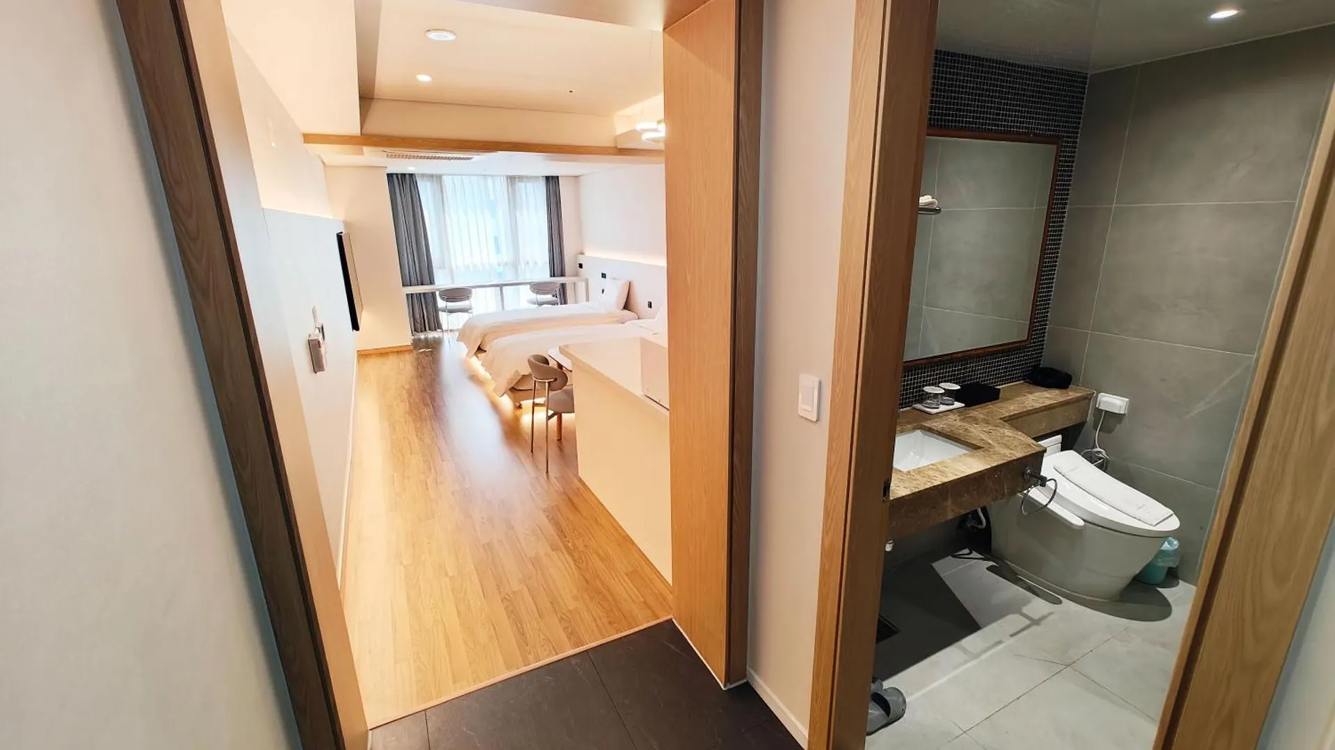 W Residence Hotel Centum City Busan 4*,