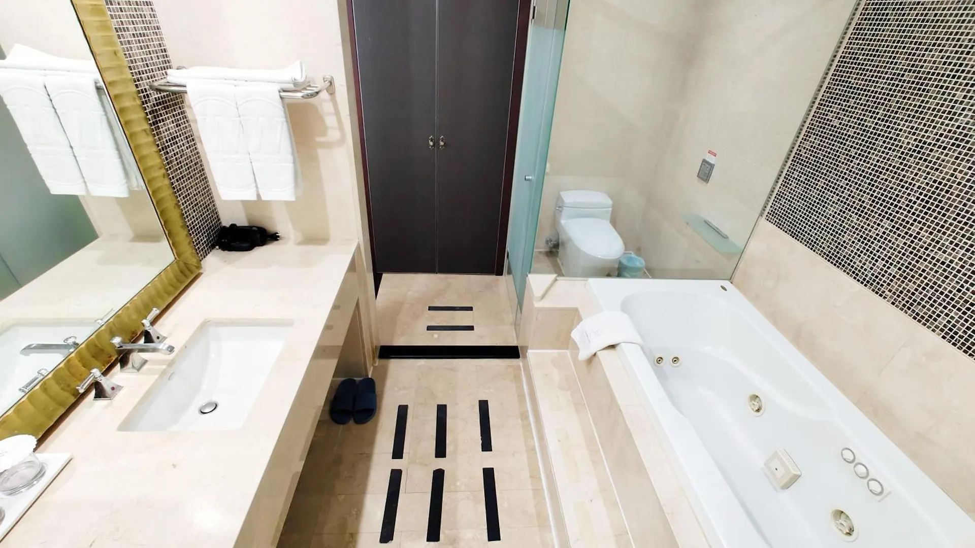 W Residence Hotel Centum City Busan 4*,  South Korea