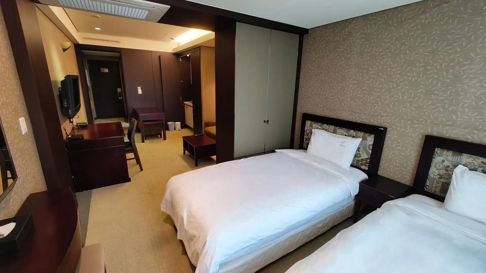 W Residence Hotel Centum City Busan 4*,